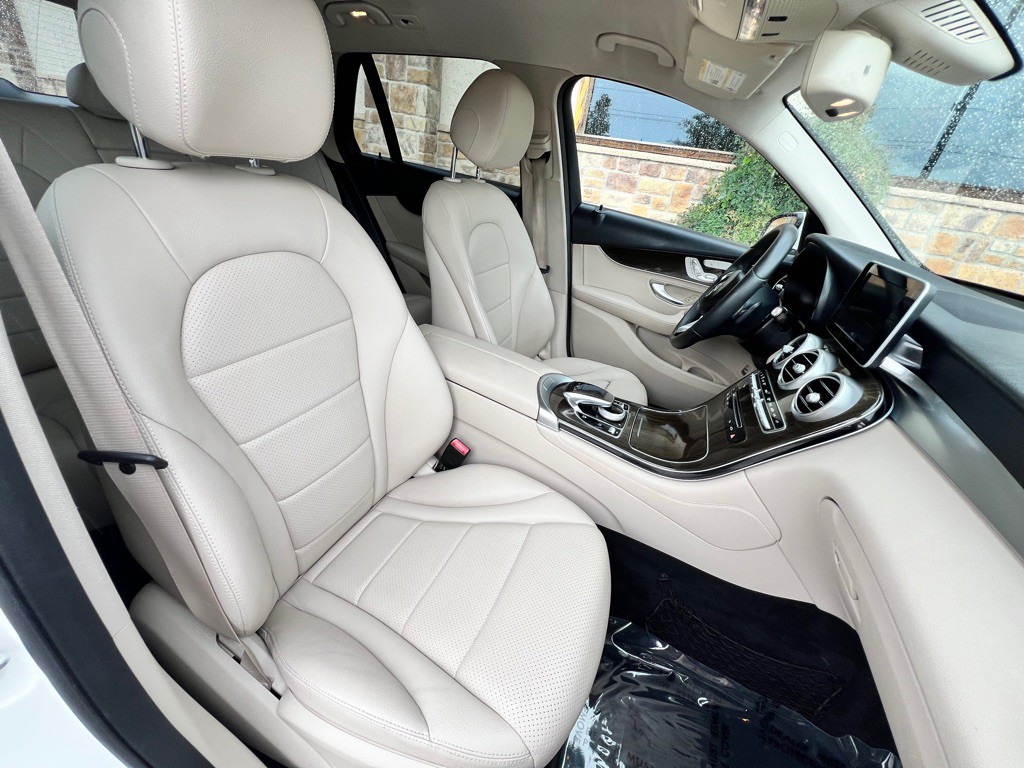 2016 Mercedes-Benz GLC-Class Image 10