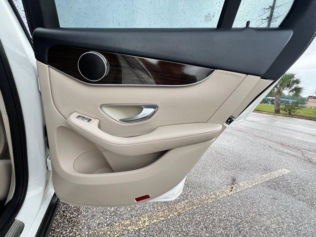 2016 Mercedes-Benz GLC-Class Image 22
