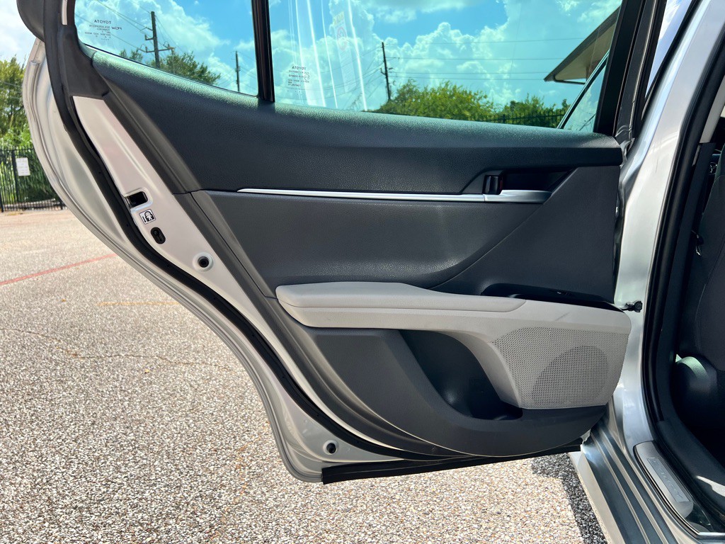 2018 Toyota Camry Image 19