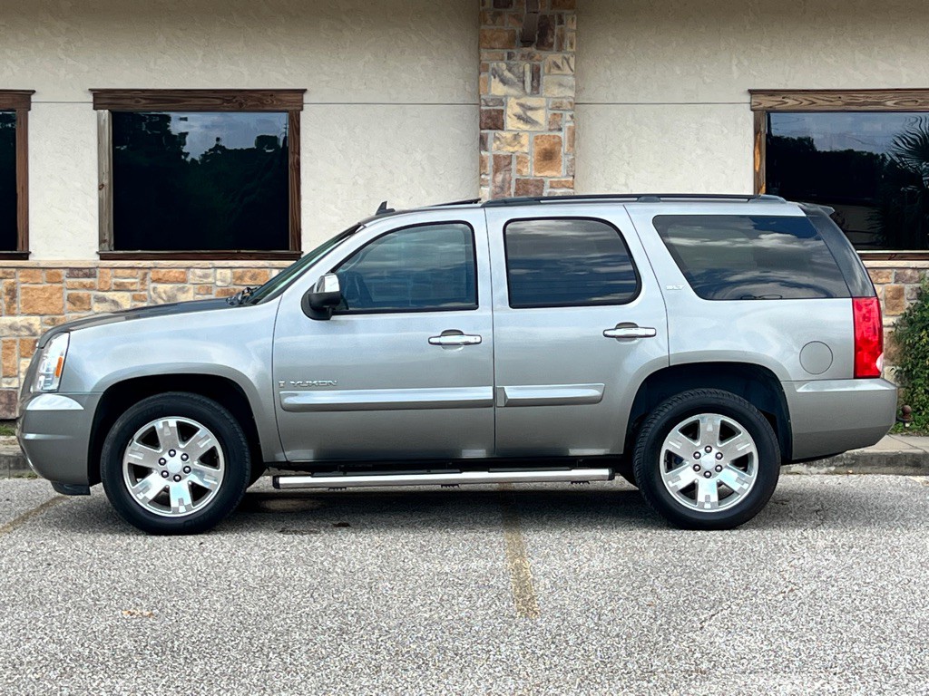 2008 GMC Yukon Image 2