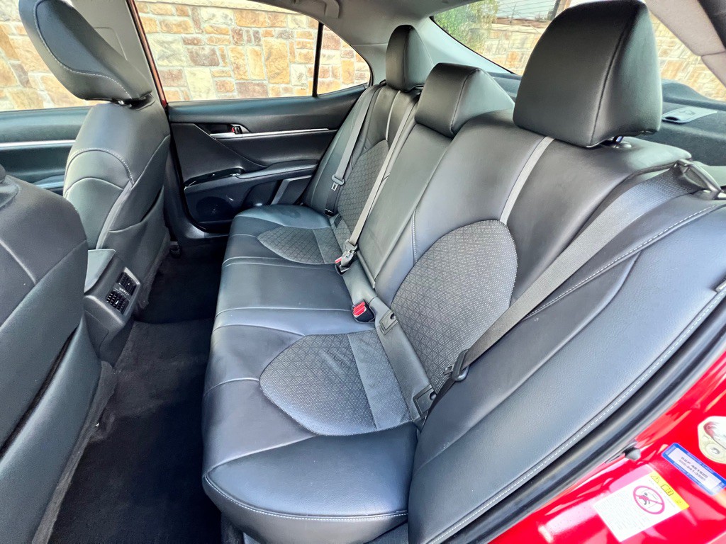 2019 Toyota Camry Image 17