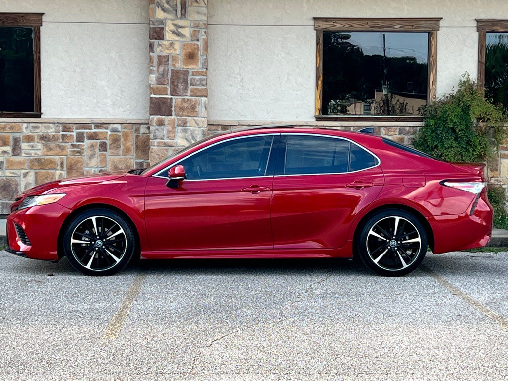 2019 Toyota Camry Image 2
