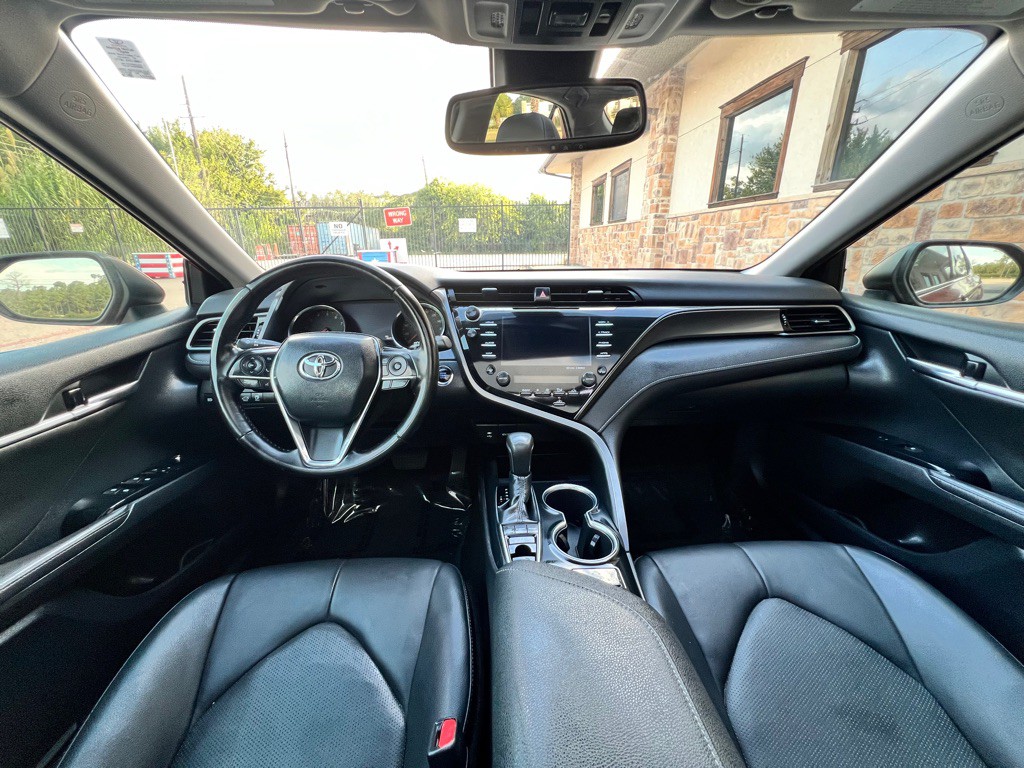 2019 Toyota Camry Image 12
