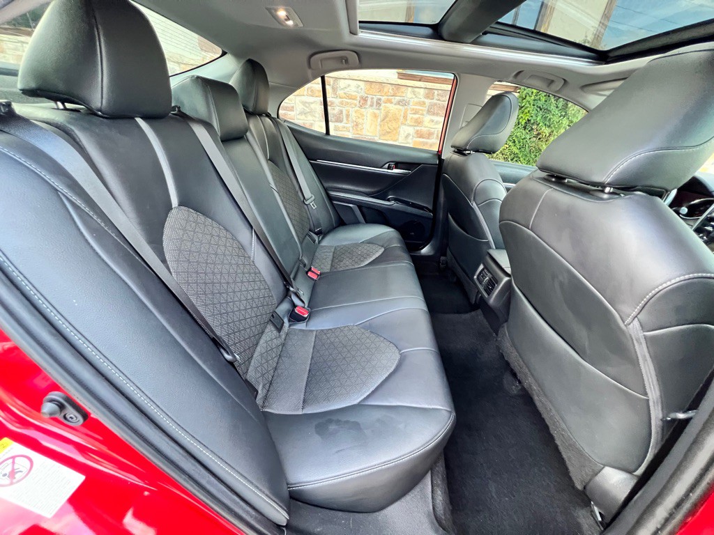 2019 Toyota Camry Image 16