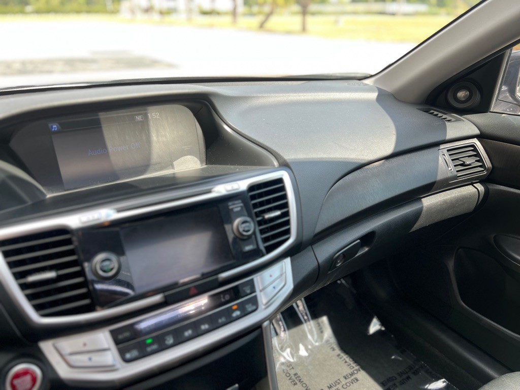 2015 Honda Accord Image 16