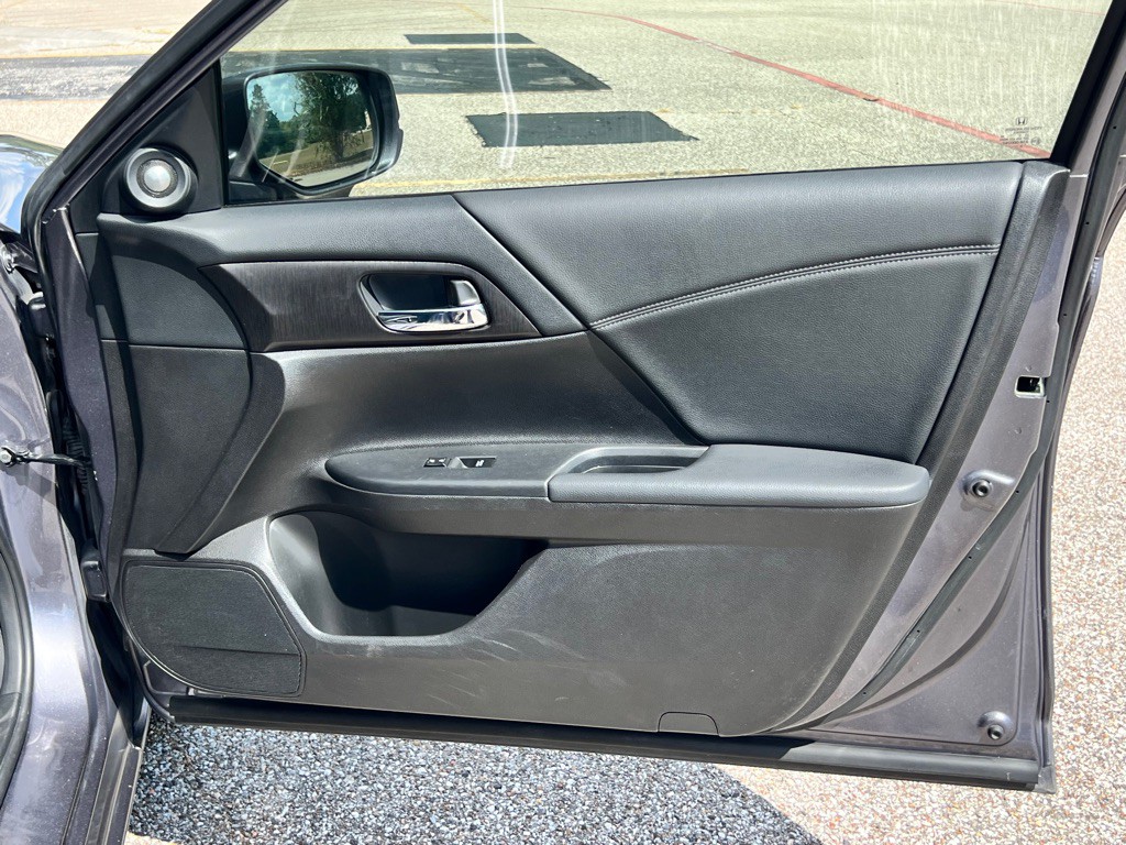 2015 Honda Accord Image 22