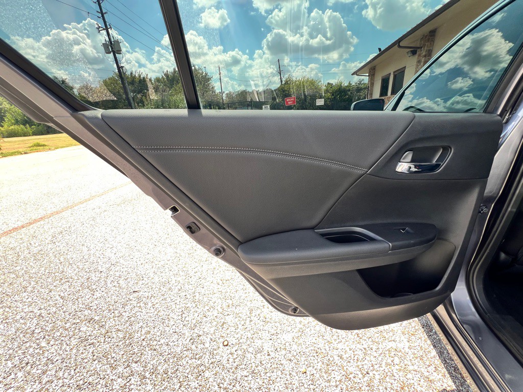 2015 Honda Accord Image 24