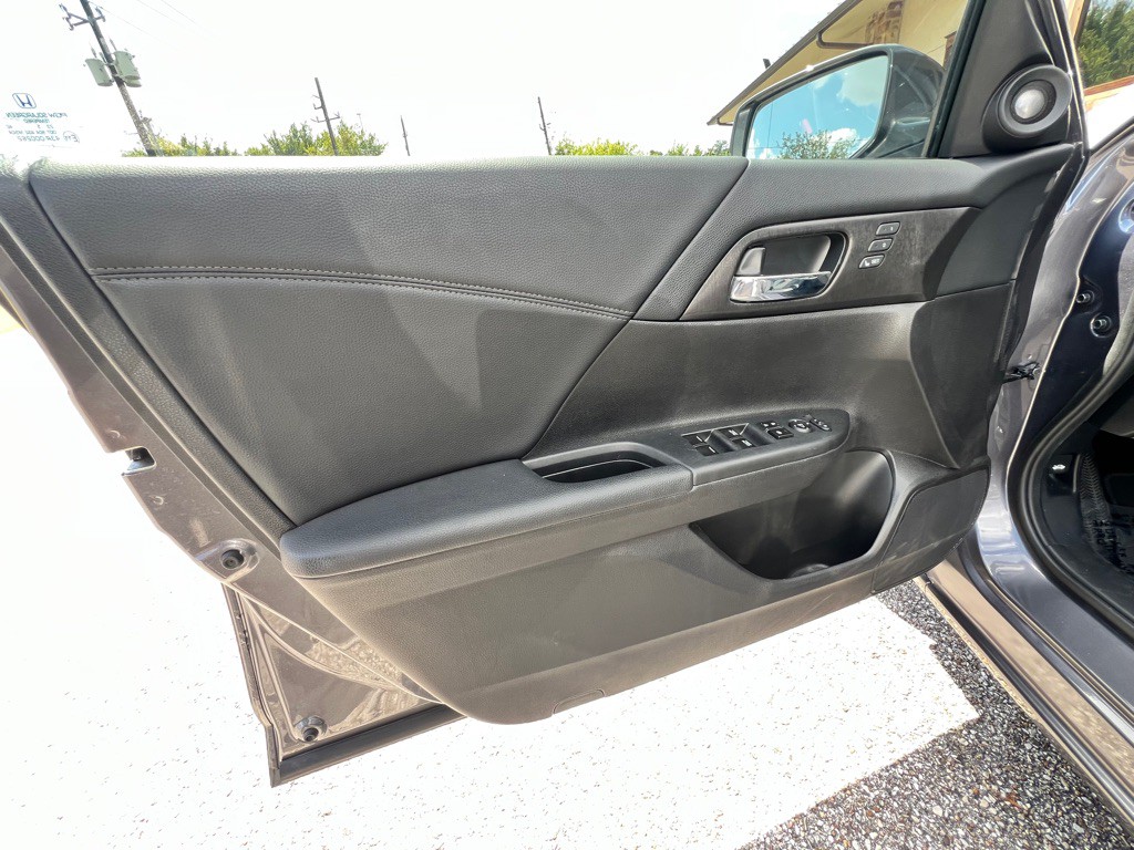 2015 Honda Accord Image 25