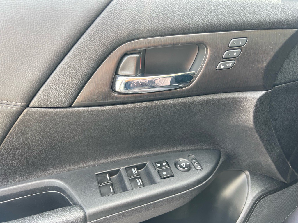 2015 Honda Accord Image 26