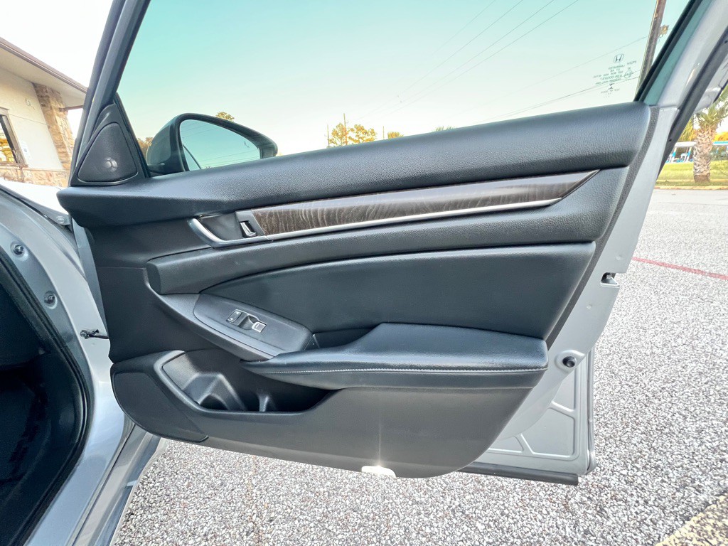 2018 Honda Accord Image 23