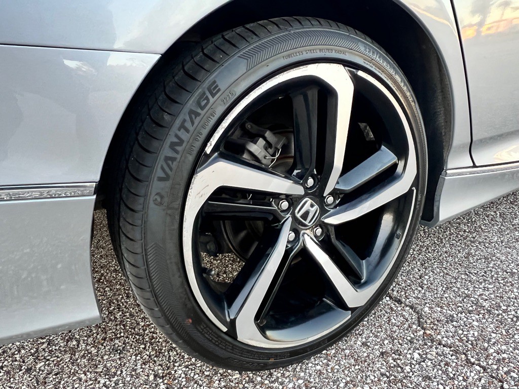 2018 Honda Accord Image 25