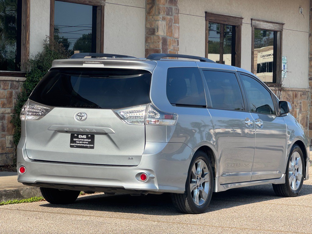 2013 Toyota Sienna Image 6