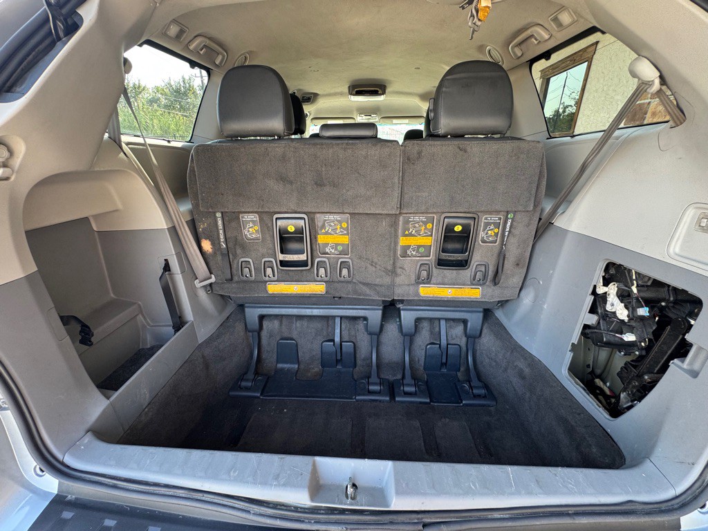 2013 Toyota Sienna Image 19