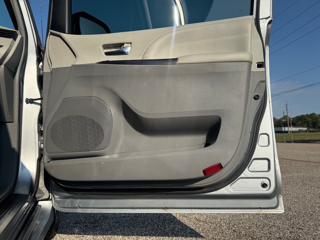2013 Toyota Sienna Image 20