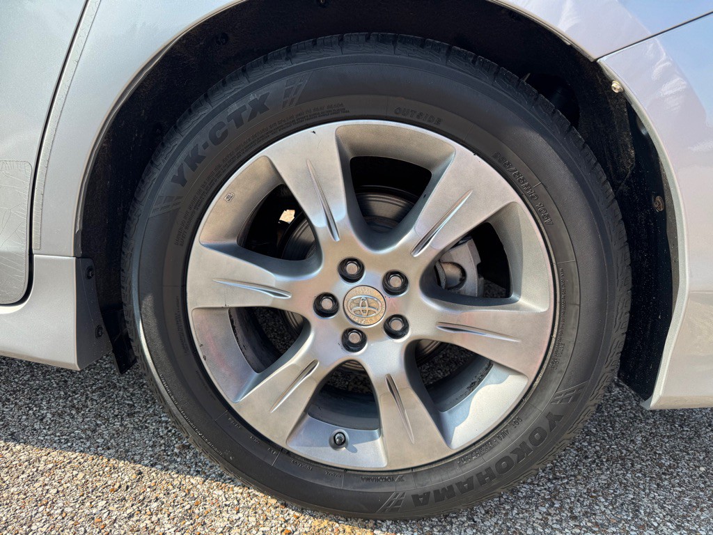 2013 Toyota Sienna Image 22