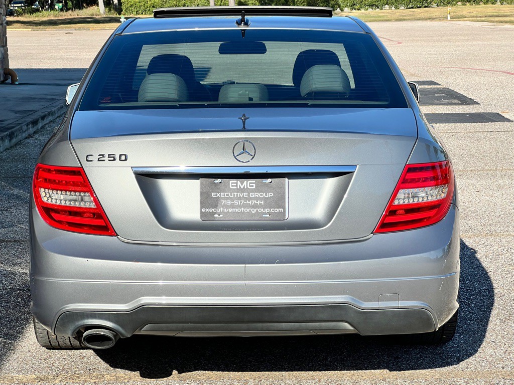2013 Mercedes-Benz C-Class Image 4
