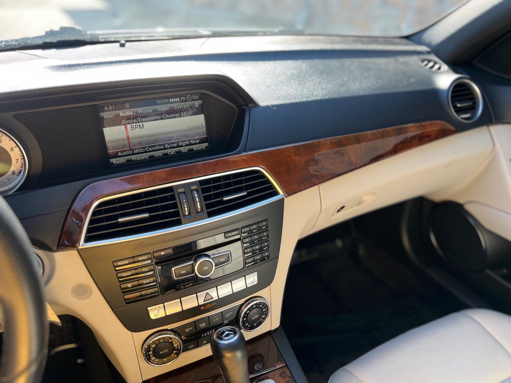 2013 Mercedes-Benz C-Class Image 21