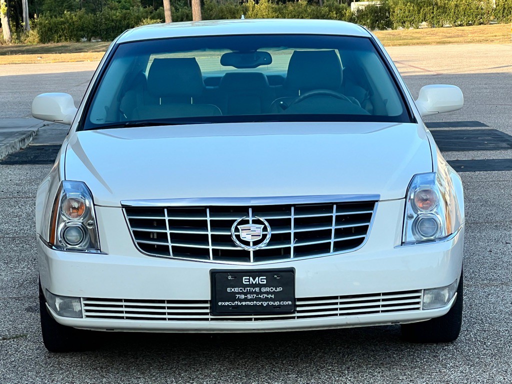 2011 Cadillac DTS Image 8