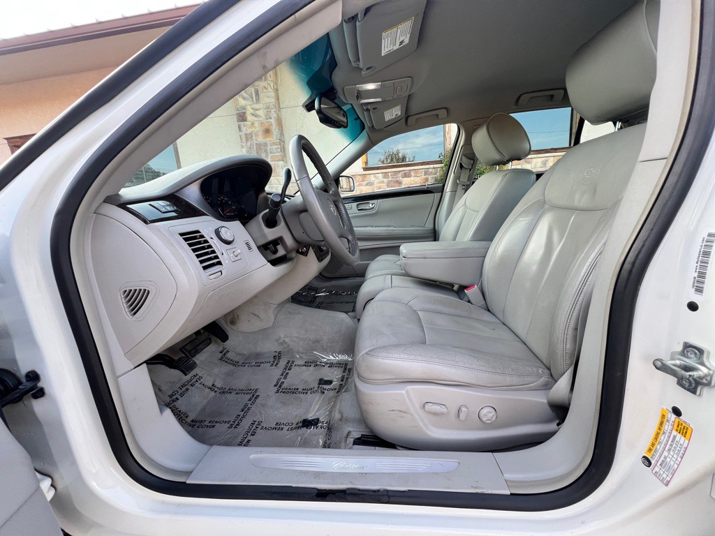 2011 Cadillac DTS Image 13