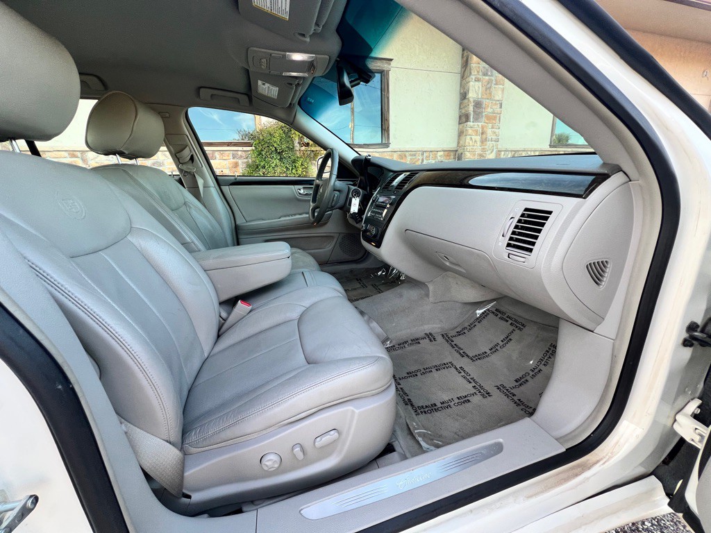 2011 Cadillac DTS Image 14