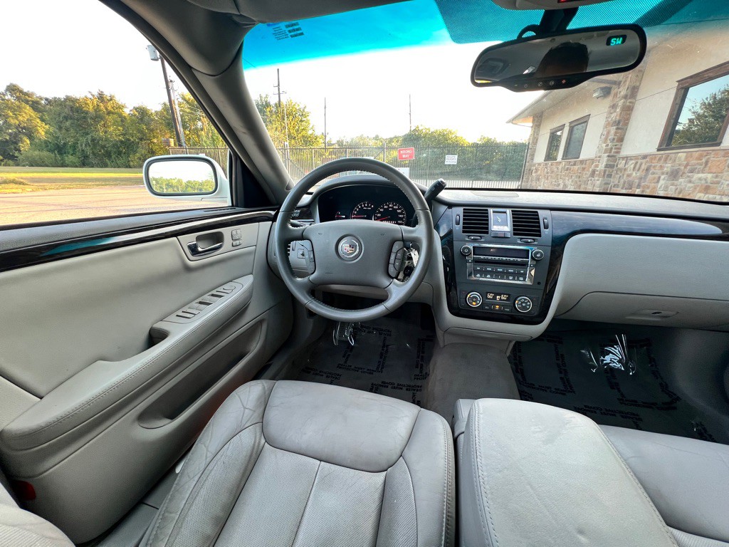 2011 Cadillac DTS Image 15