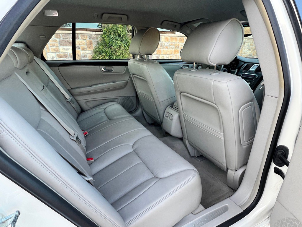 2011 Cadillac DTS Image 20