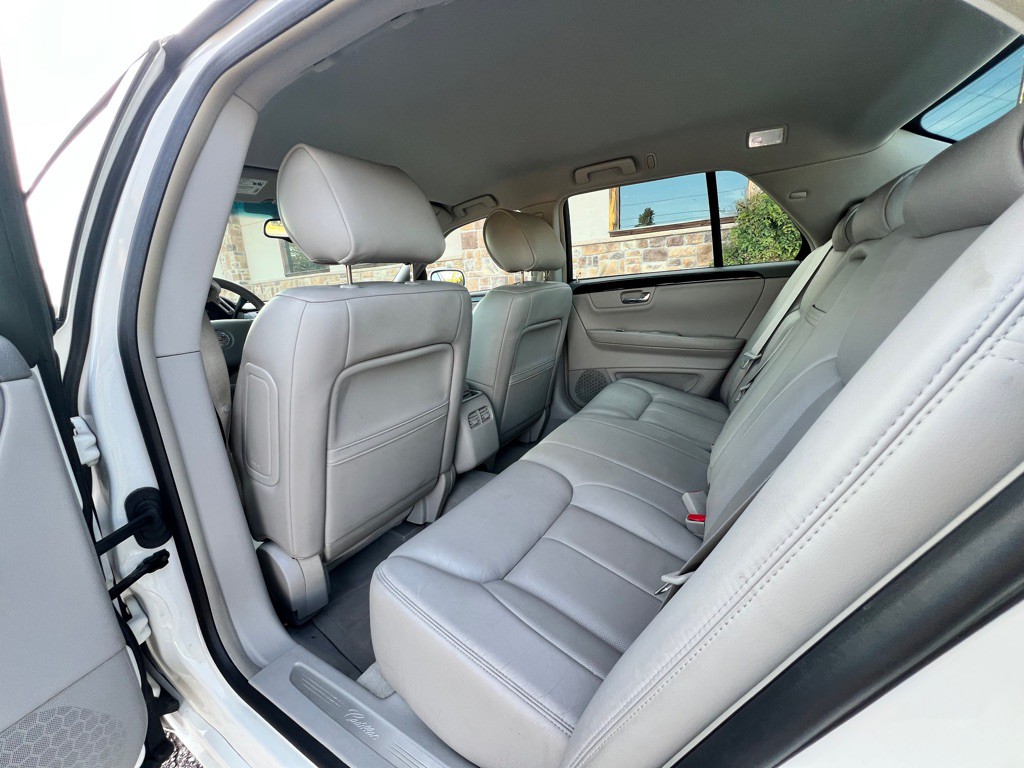 2011 Cadillac DTS Image 21