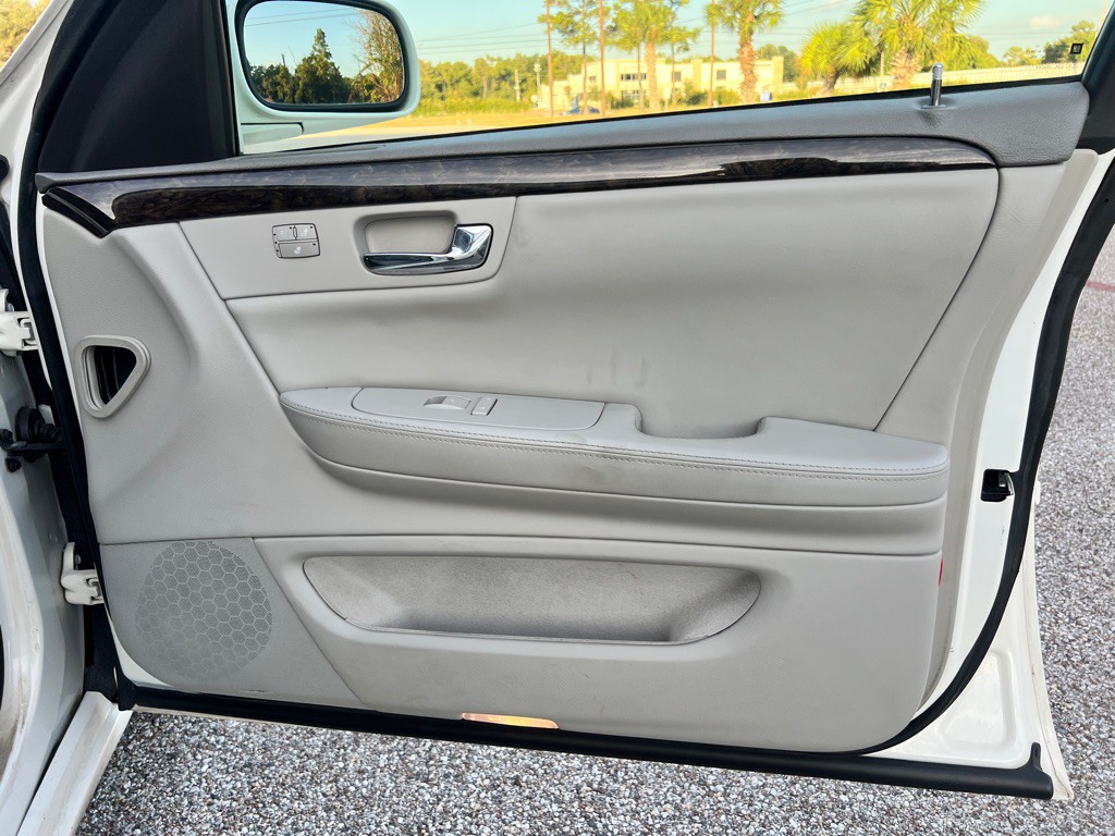 2011 Cadillac DTS Image 22