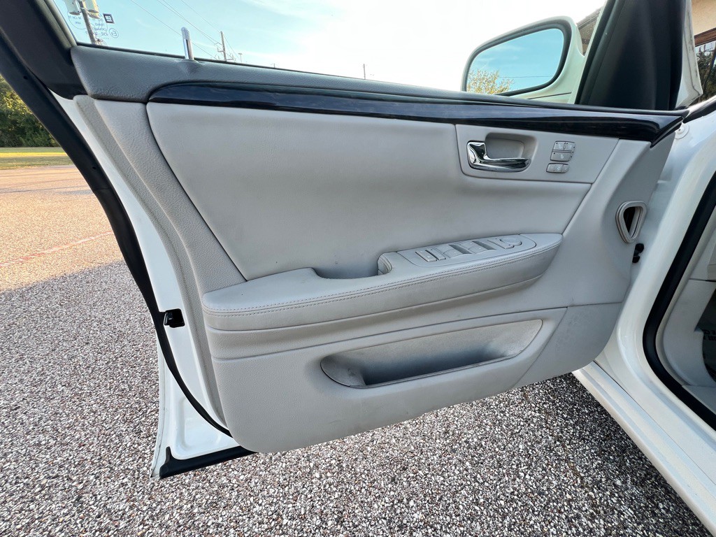 2011 Cadillac DTS Image 25