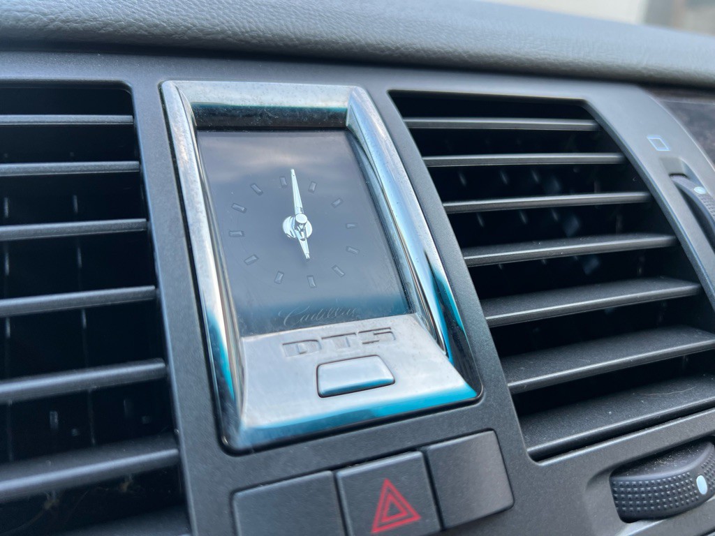 2011 Cadillac DTS Image 27