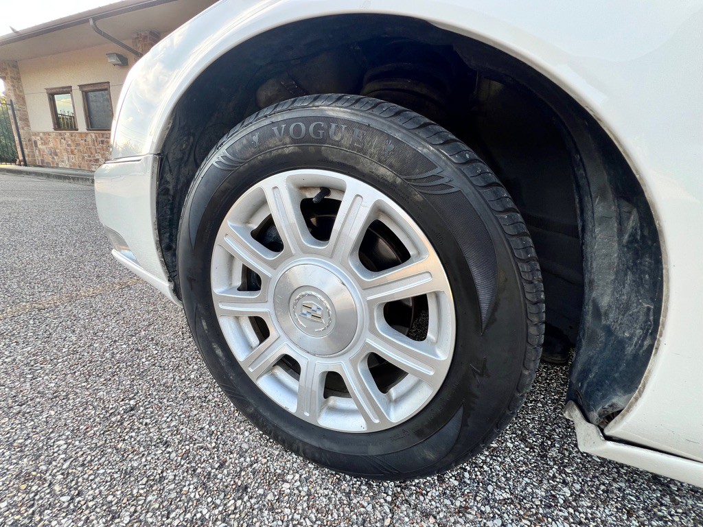 2011 Cadillac DTS Image 29