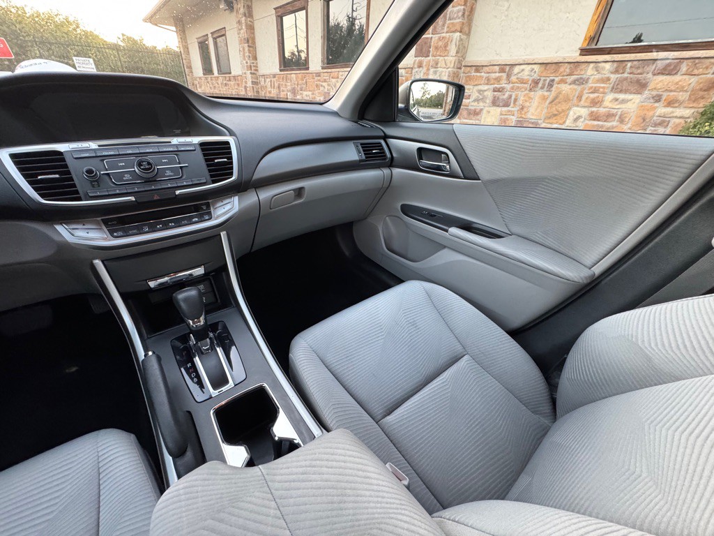 2015 Honda Accord Image 15
