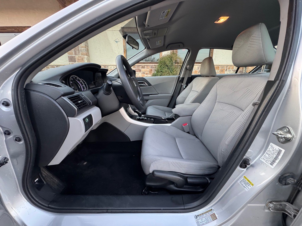 2015 Honda Accord Image 16