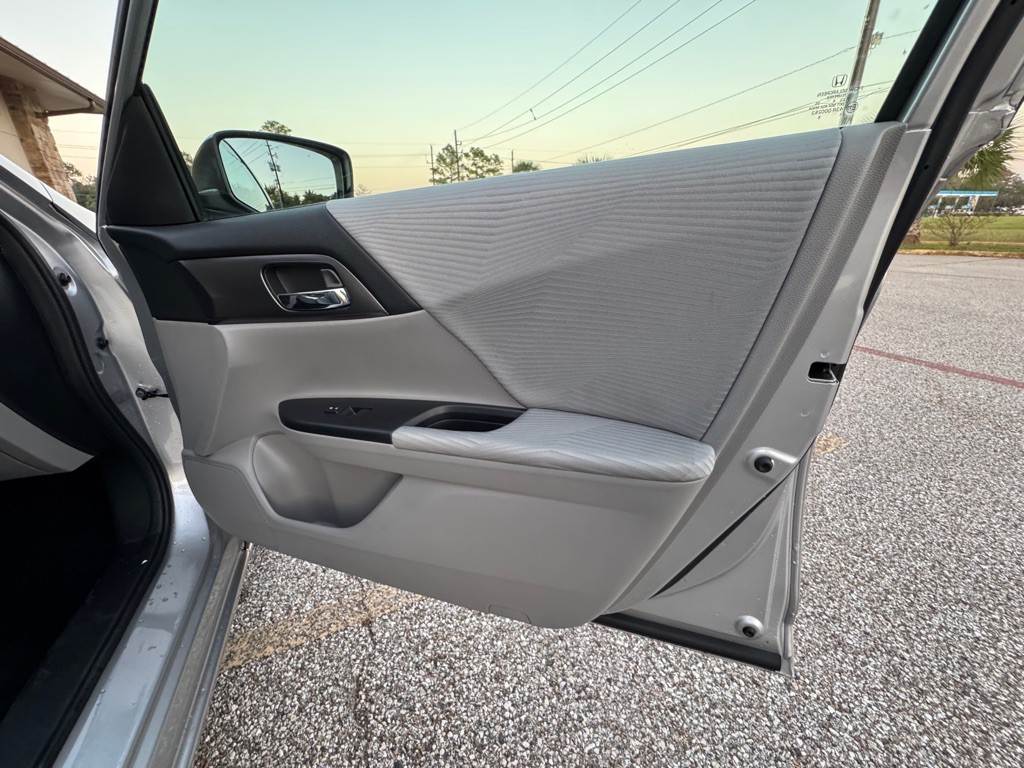 2015 Honda Accord Image 23