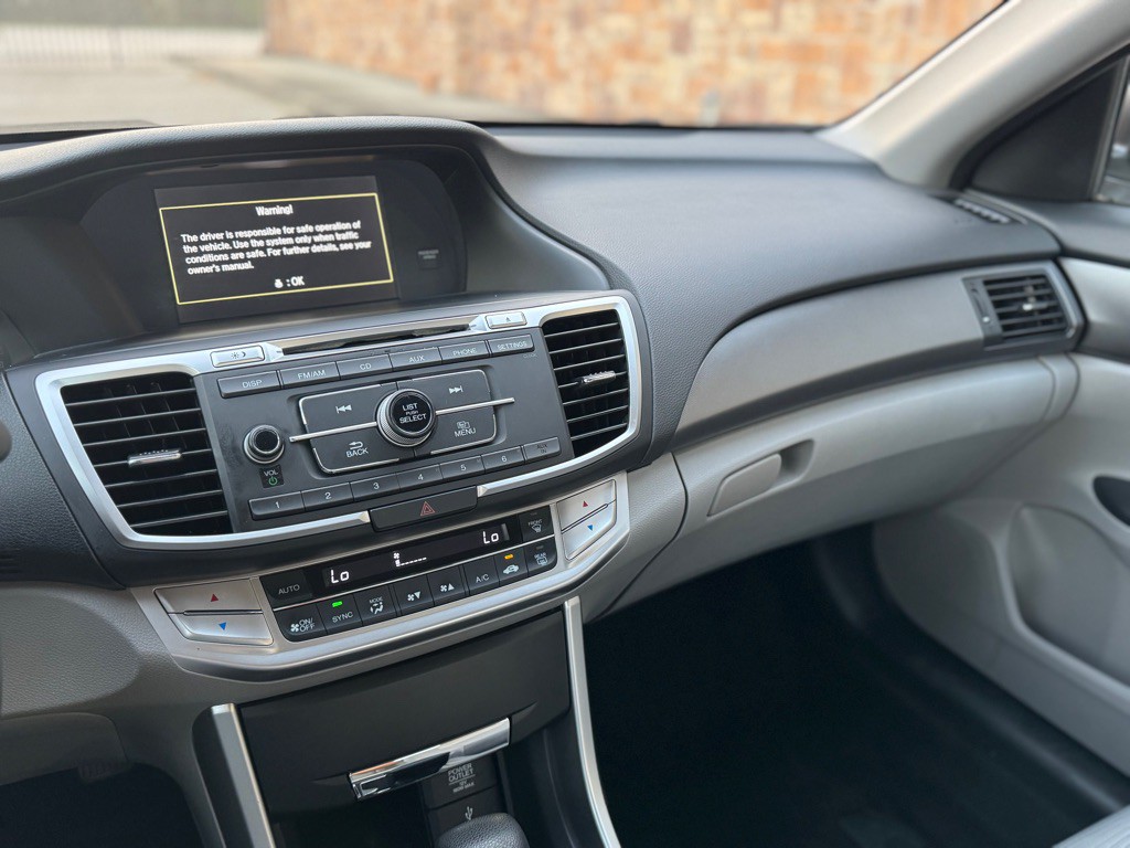 2015 Honda Accord Image 28