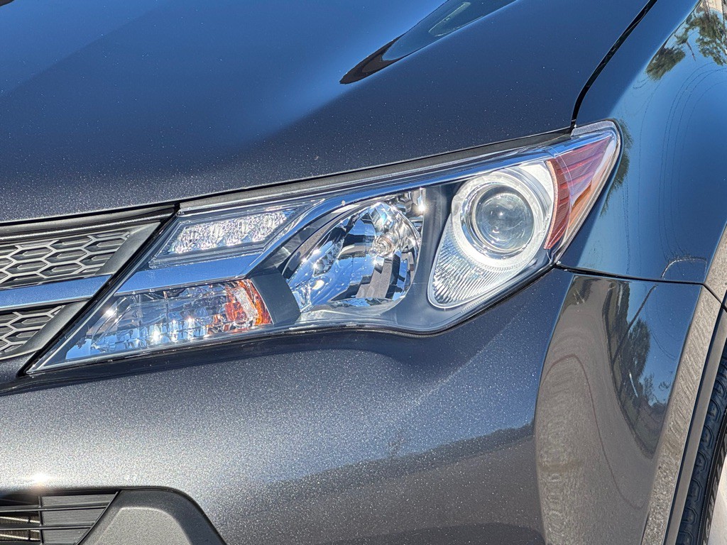 2015 Toyota Rav4 Image 9