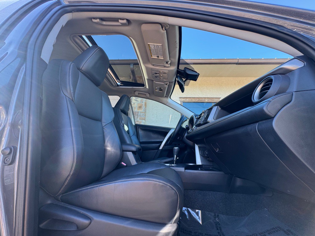 2015 Toyota Rav4 Image 18