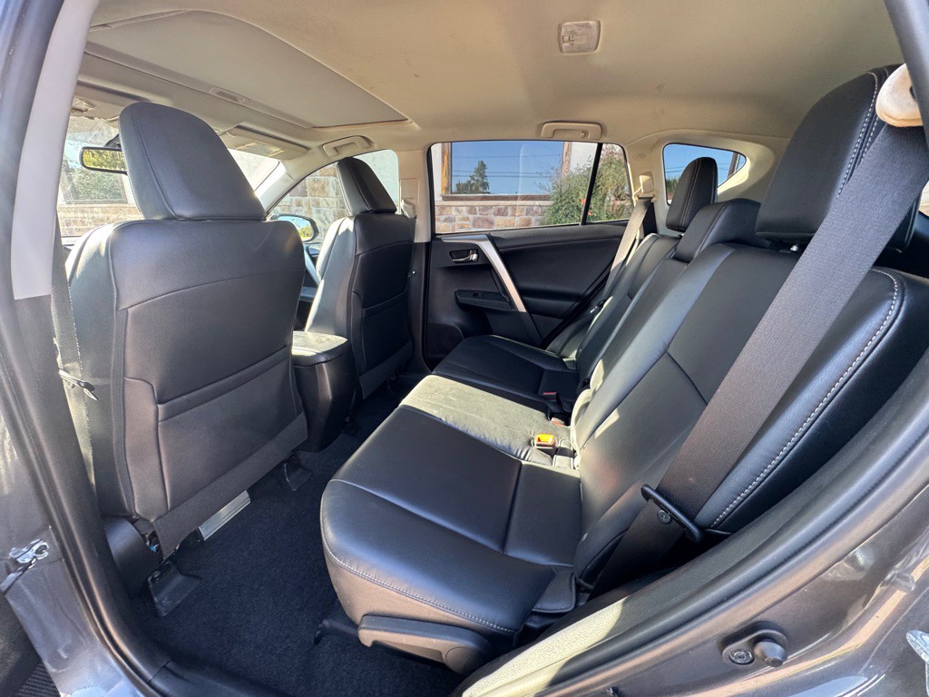2015 Toyota Rav4 Image 21