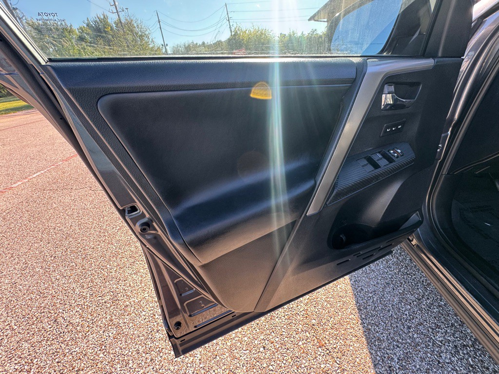 2015 Toyota Rav4 Image 22