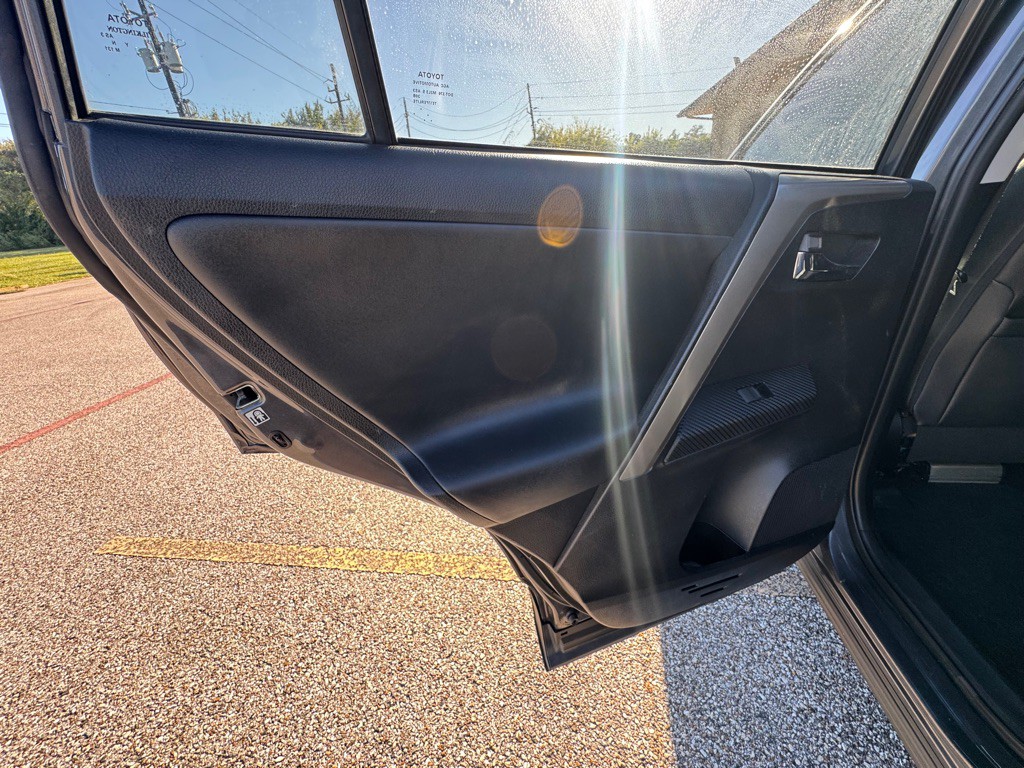 2015 Toyota Rav4 Image 24