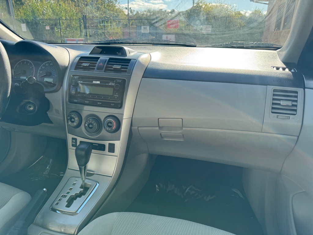 2012 Toyota Corolla Image 11