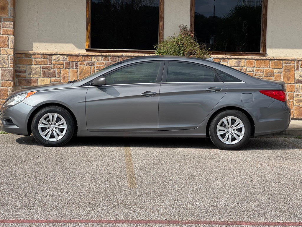 2012 Hyundai Sonata Image 2