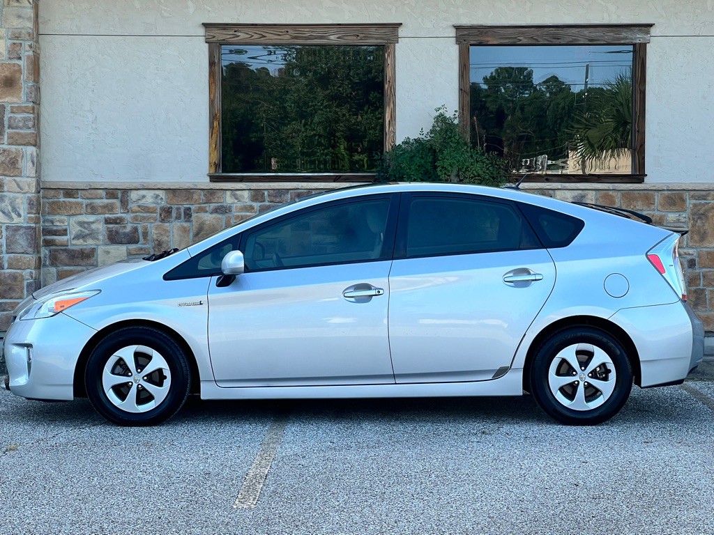 2012 Toyota Prius Image 2