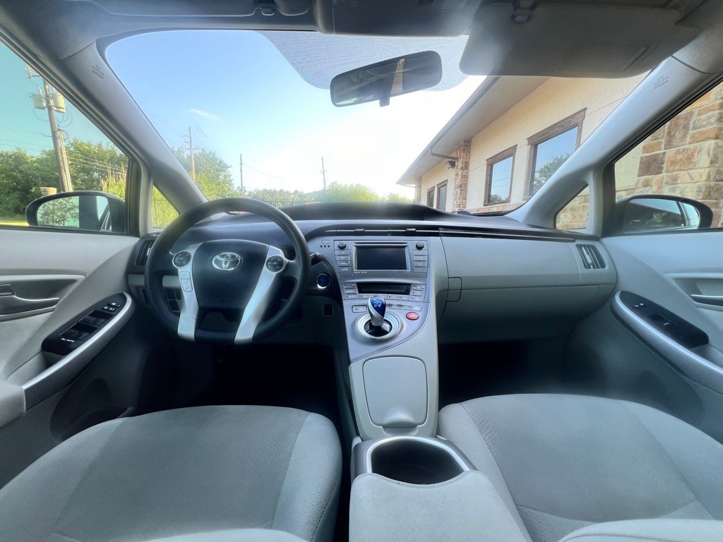 2012 Toyota Prius Image 11