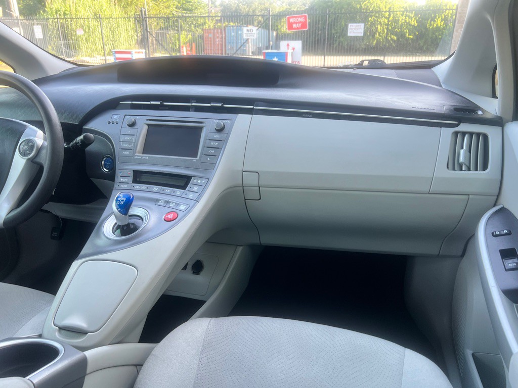 2012 Toyota Prius Image 12