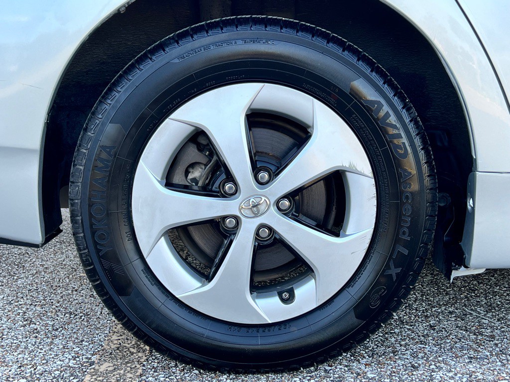 2012 Toyota Prius Image 25