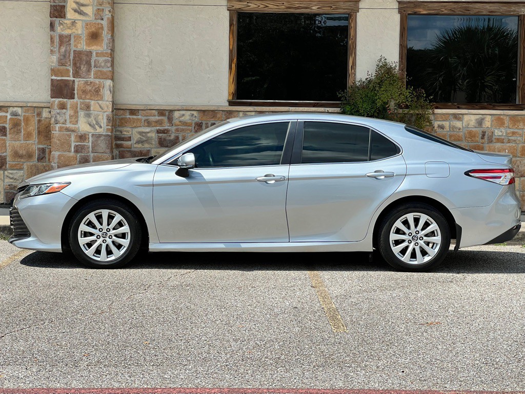 2018 Toyota Camry Image 2