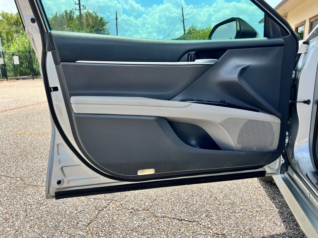 2018 Toyota Camry Image 20