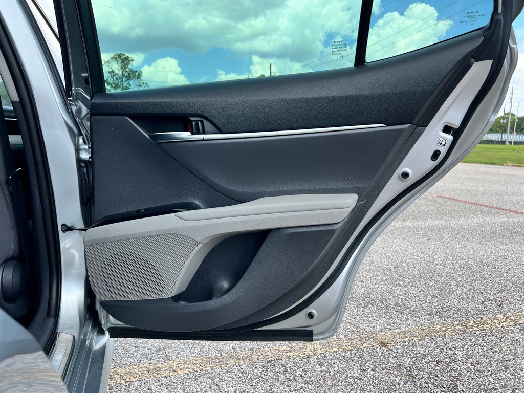 2018 Toyota Camry Image 21