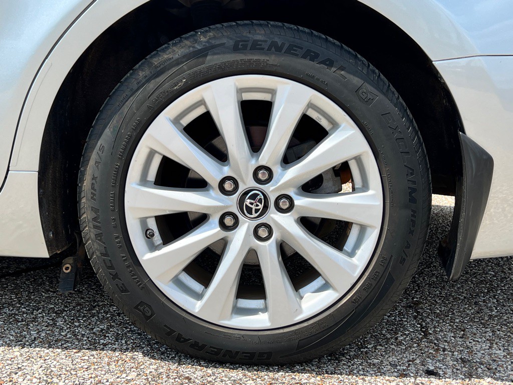 2018 Toyota Camry Image 24